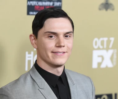 Evan Peters: Gwiazda "Dahmera" zasłynęła z ról szaleńców