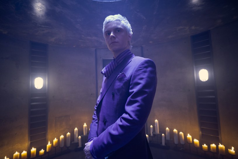 Evan Peters w "American Horror Story: Apokalipsa" /© 2019 FX Productions, LLC. All rights reserved. /materiały dystrybutora