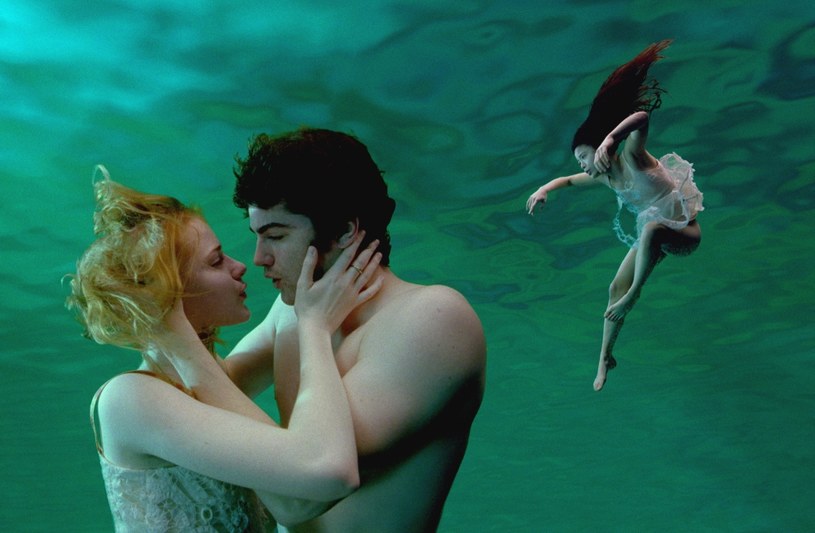 Evan Rachel Wood i Jim Sturgess w filmie "Arcoss the Universe" (2007) /Polsat /materiały prasowe