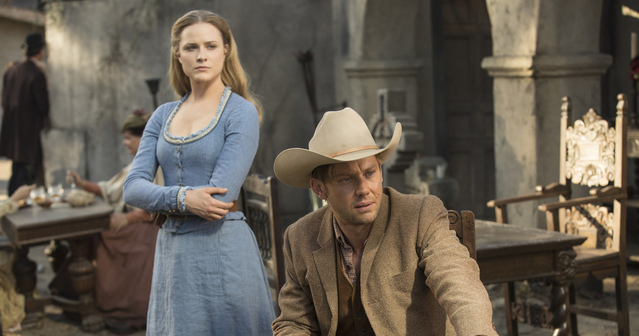 Evan Rachel Wood i Jimmi Simpson w scenie z "Westworld" /materiały prasowe