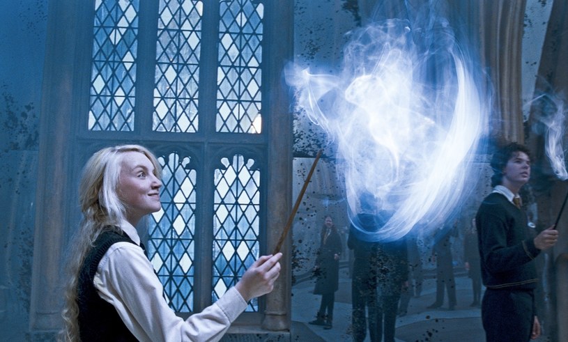 Evanna Lynch w filmie "Harry Potter i Zakon Feniksa" /TopFoto    /Agencja FORUM