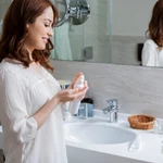 Everything shower to nowy trend. Rytuał pielęgnacji budzi zachwyt i kontrowersje