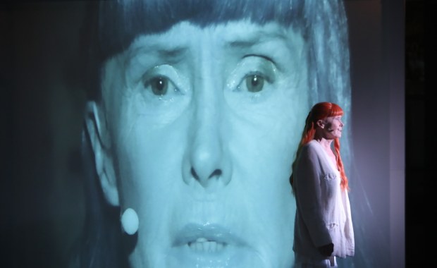 Ewa Błaszczyk jako Tamara Biakow, słynna żydowska śpiewaczka operowa