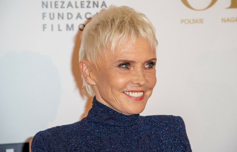Ewa Błaszczyk podczas gali wreczenia Polskich Nagrod Filmowych Orły 2020 wyglądała bardzo elegancko /Artur Zawadzki /Reporter