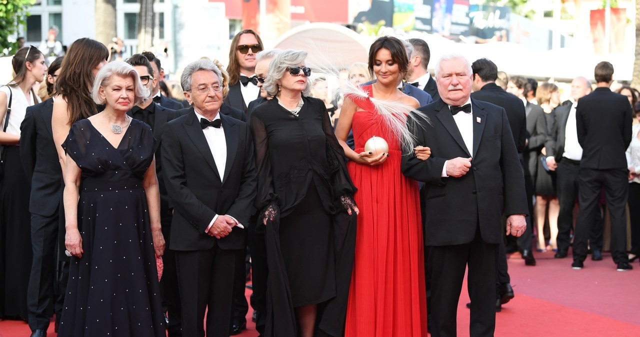 Ewa Braun, Allan Starski, Krystyna Janda i Lech Wałęsa na czerwonym dywanie w Cannes /Pascal de Segretain /Getty Images