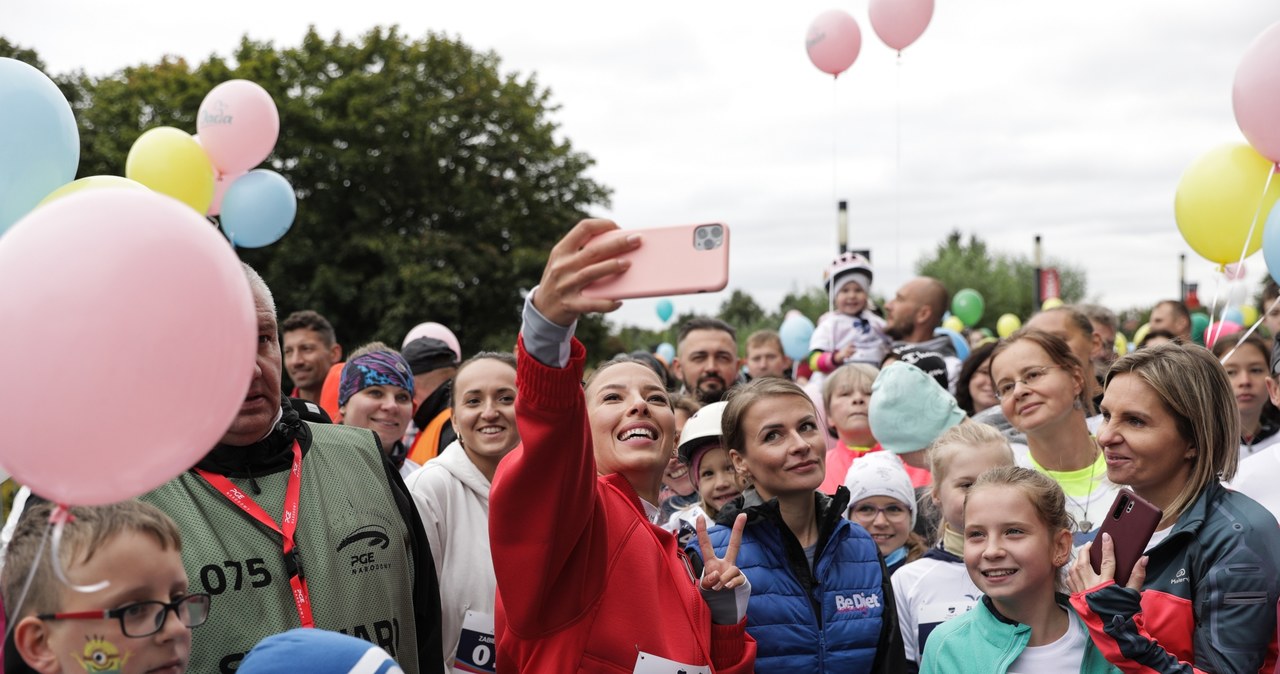 Ewa Chodakowska z fanami na PGE Narodowym. /Andrzej Hulimka/Forum /Agencja FORUM