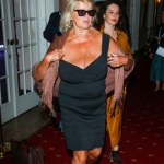 Ewa Kasprzyk eksponuje olbrzymi biust na Gali Finałowej 30. Festiwalu Mozartowego