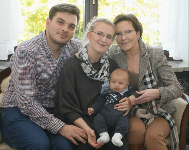 Ewa Kopacz z córką, zięciem i wnukiem /Smulczyński /East News