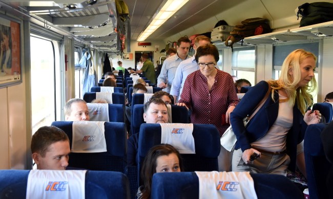 Ewa Kopacz z pociągu /PAP/Radek Pietruszka    /PAP