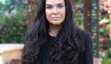 Ewa Krawczyk każdego dnia płacze. Sytuacja na cmentarzu to kolejny cios
