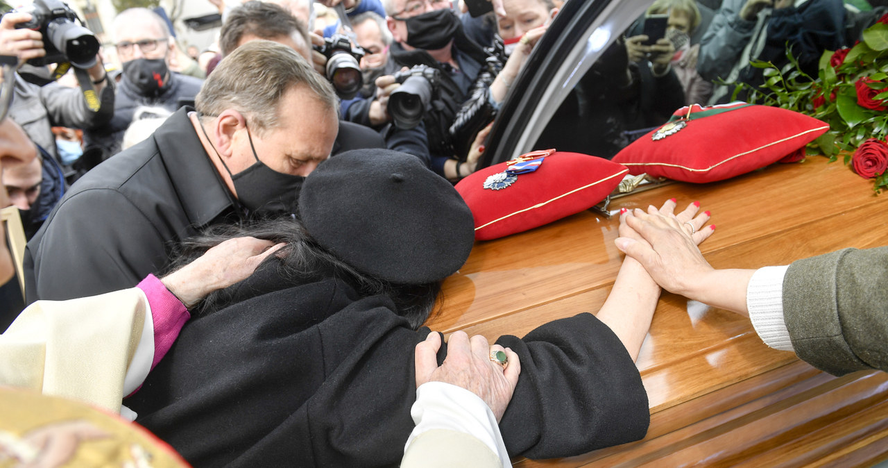 Ewa Krawczyk na pogrzebie męża /Piętka Mieszko /AKPA