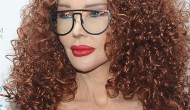 Ewa Minge też zachwyca się ślubną suknią Cichopek. Malownicze porównanie