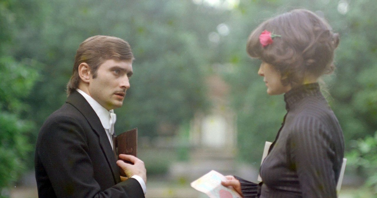 Ewa Pobratyńska i Olgierd Lukaszewicz w filmie Waleriana Borowczyka "Dzieje grzechu" (1975) /INPLUS /East News