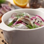 Ewa Wachowicz: Śledzie na święta. Garść prostych przepisów