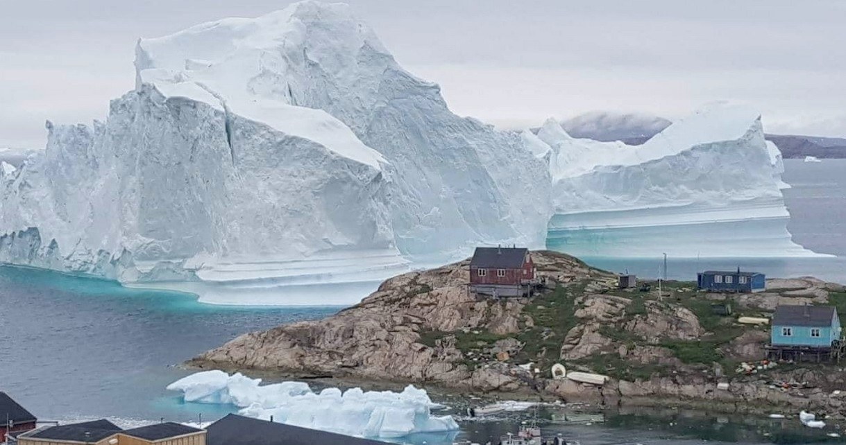 Ewakuacja Grenlandczyków z powodu pojawienia się wielkiej góry lodowej /Geekweek