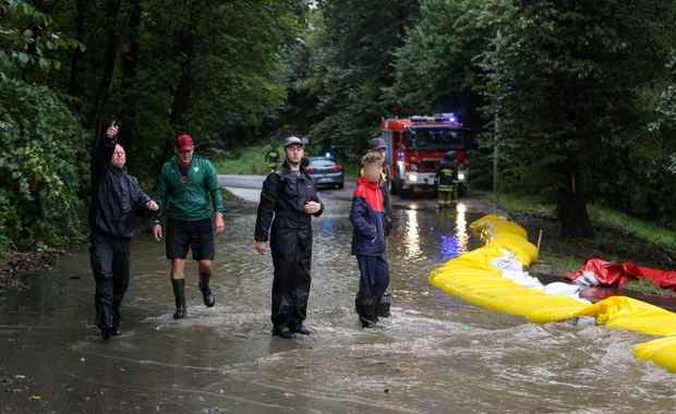 Ewakuacja kolejnych miejscowości. Jedna trzecia Polski objęta alertami, coraz gorsza sytuacja powodziowa [ZAPIS RELACJI DO GODZ.16]