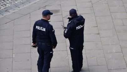 ​Ewakuacja komendy policji w Iławie. Kobieta przyniosła tajemniczą paczkę