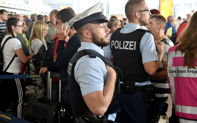 Ewakuacja lotniska we Frankfurcie / FRANK RUMPENHORST /AFP