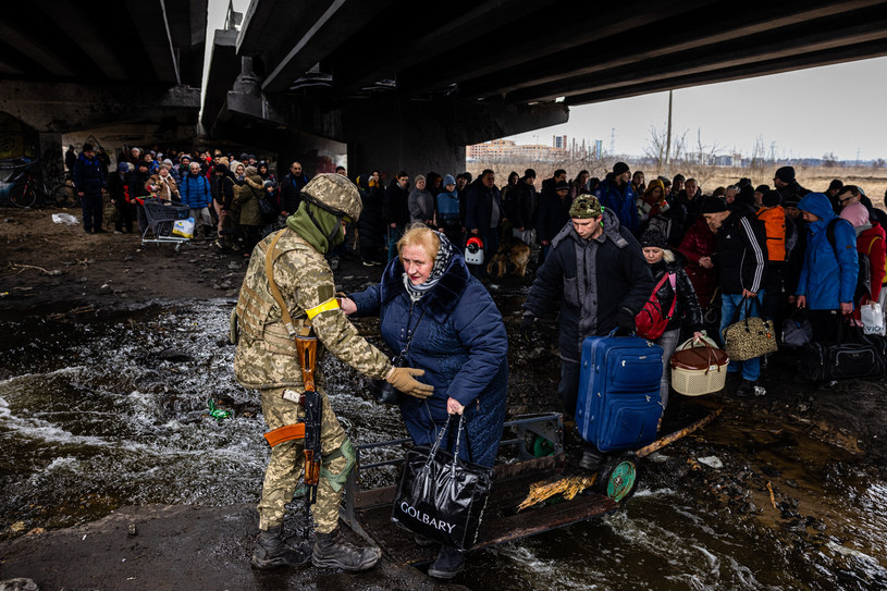 Ewakuacja ludności w mieście Irpień; zdj. ilustracyjne /AFP