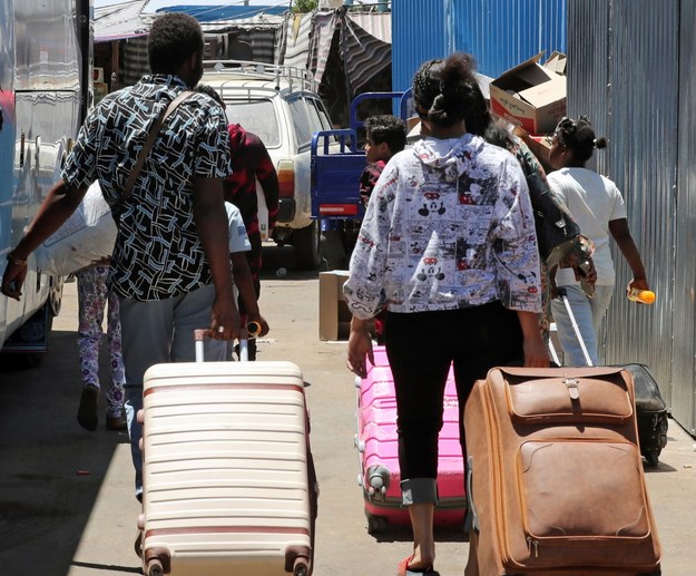 Ewakuacja obcokrajowców z Sudanu /KHALED ELFIQI   /PAP/EPA