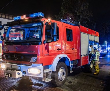 Ewakuacja ok. 400 osób. Pożar elewacji galerii w Płocku