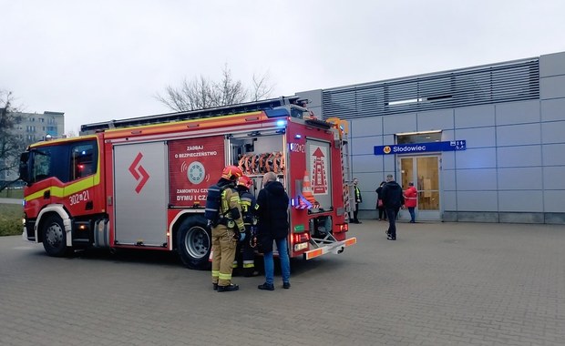 Ewakuacja pasażerów metra w Warszawie z powodu pożaru