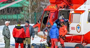 Ewakuacja pięciu "uwięzionych" turystów z Doliny Pięciu Stawów