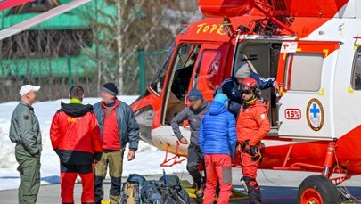 Ewakuacja pięciu "uwięzionych" turystów z Doliny Pięciu Stawów