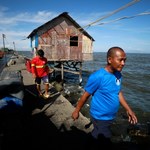Ewakuacja tysięcy mieszkańców Filipin. Nadciąga tajfun