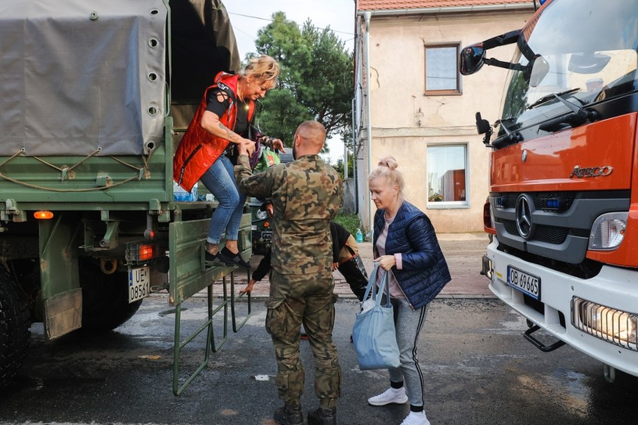 Ewakuacja w Lewinie Brzeskim na Opolszczyźnie /Michał Meissner /PAP