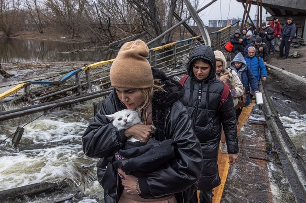 Ewakuacje mieszkańców ukraińskich miast /ROMAN PILIPEY /PAP/EPA