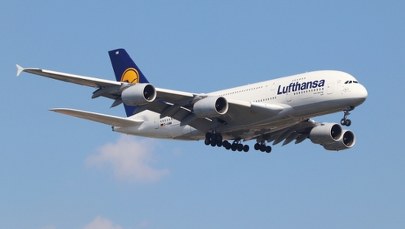 Ewakuacyjny lot przerwany. Kapitan nagle zawrócił samolot