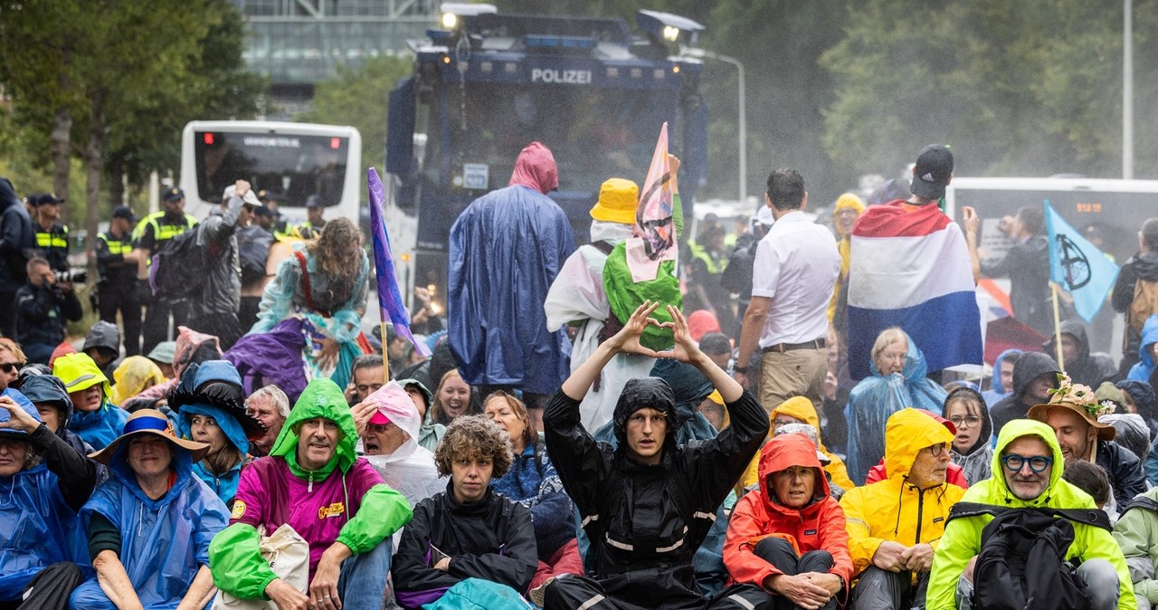 Extinction Rebellion blokuje autostradę A12 w Hadze /AFP