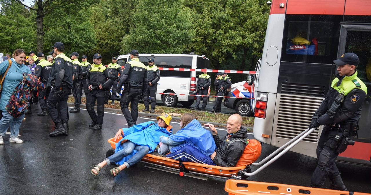 Extinction Rebellion blokuje autostradę A12 w Hadze /AFP