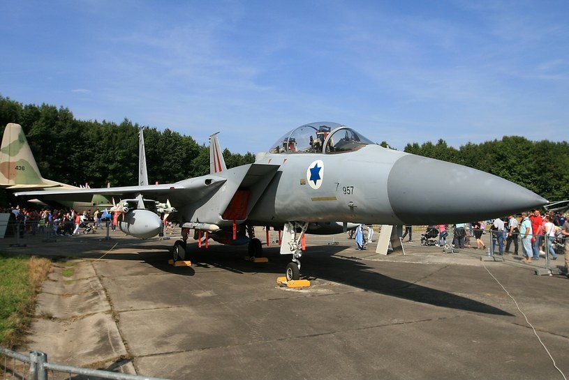 F-15D o numerze bocznym 957 i nazwie własnej "Markia Shchakim" nadal pozostaje w czynnej służbie /Wikimedia Commons /INTERIA.PL/materiały prasowe