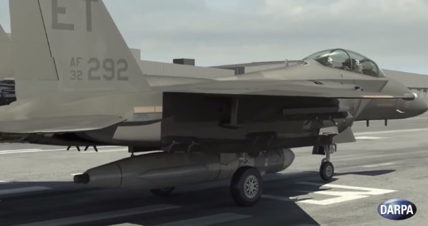F-15E z rakietą /materiały prasowe