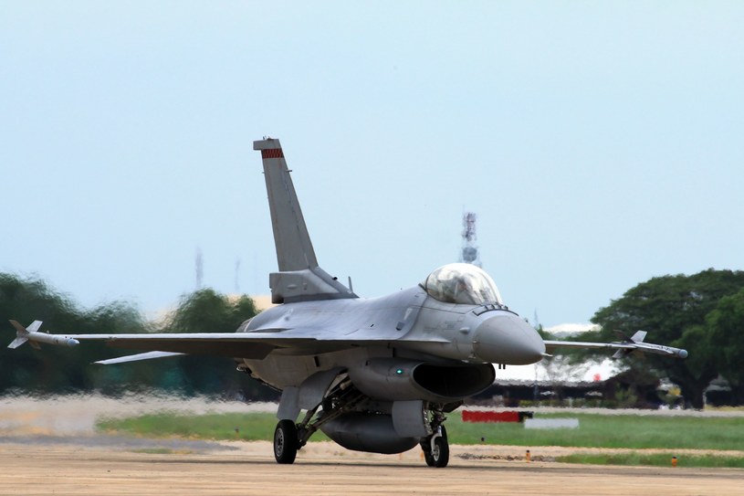 F-16 /123RF/PICSEL