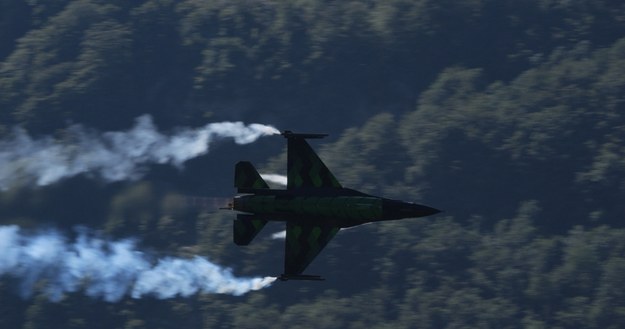 F-16 /Shutterstock