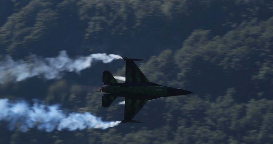 F-16 /Shutterstock