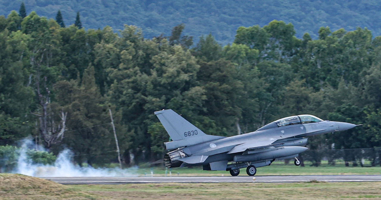 F-16V Viper to najnowsza wersja popularnego myśliwca wyposażona w ulepszone systemy elektroniczne. To najnowocześniejsze odrzutowce tajwańskiego lotnictwa /@TaiwanNews886