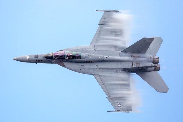 Myśliwce F-18 wylądowały w bazie w Łasku