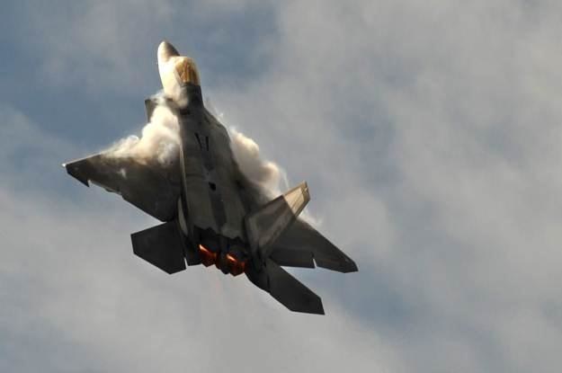 F-22 - jeden z największych sekretów Lockheed Martin. Czy rzeczywiście jest bezpieczny? /AFP