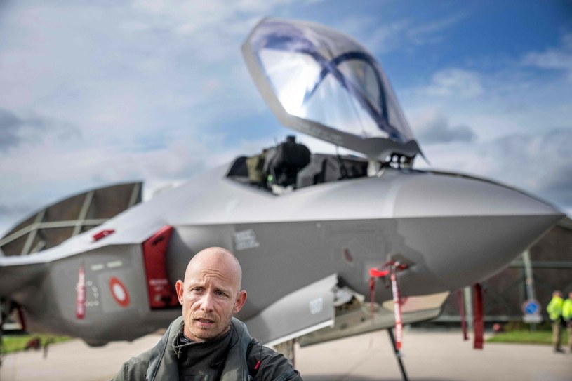 F-35 lotnictwa Danii. Widać, że Duńczycy zdecydowali się zostawić czerwone elementy godła swego lotnictwa /BO AMSTRUP /East News