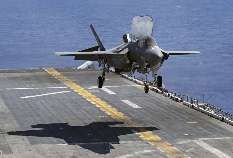 F-35B ląduje na pokładzie USS "Wasp" u wybrzeży Japonii /East News