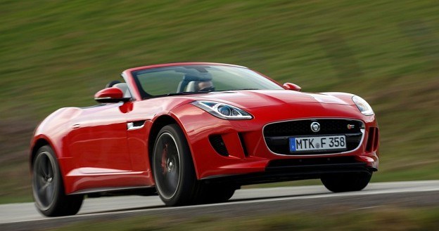 F-Type to dwuosobowy roadster z miękkim dachem. Jego oficjalny debiut nastąpił jesienią 2012 r. /Jaguar