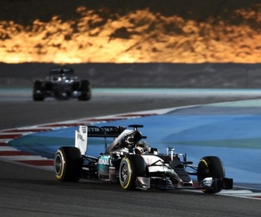 F1: Hamilton o trzecie z rzędu zwycięstwo w Bahrajnie