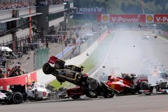 F1: Pechowy start GP Belgii, stłuczka tuż po starcie