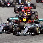 F1 w Barcelonie: Kraksa Hamiltona i Rosberga, najmłodszy zwycięzca w historii [FILM]