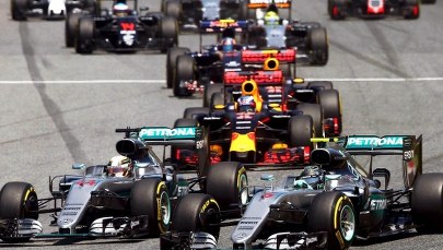 F1 w Barcelonie: Kraksa Hamiltona i Rosberga, najmłodszy zwycięzca w historii [FILM]