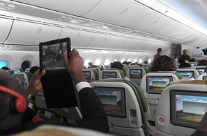 FAA pozwoli na korzystanie ze smartfonów w czasie startu i lądowania samolotu